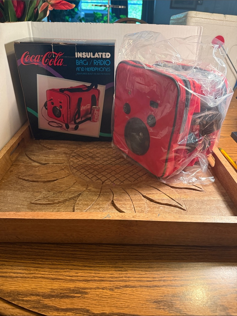 Coca-Cola Red Insulated Cooler Bag with Built-In Speaker Deadstock Premium mint